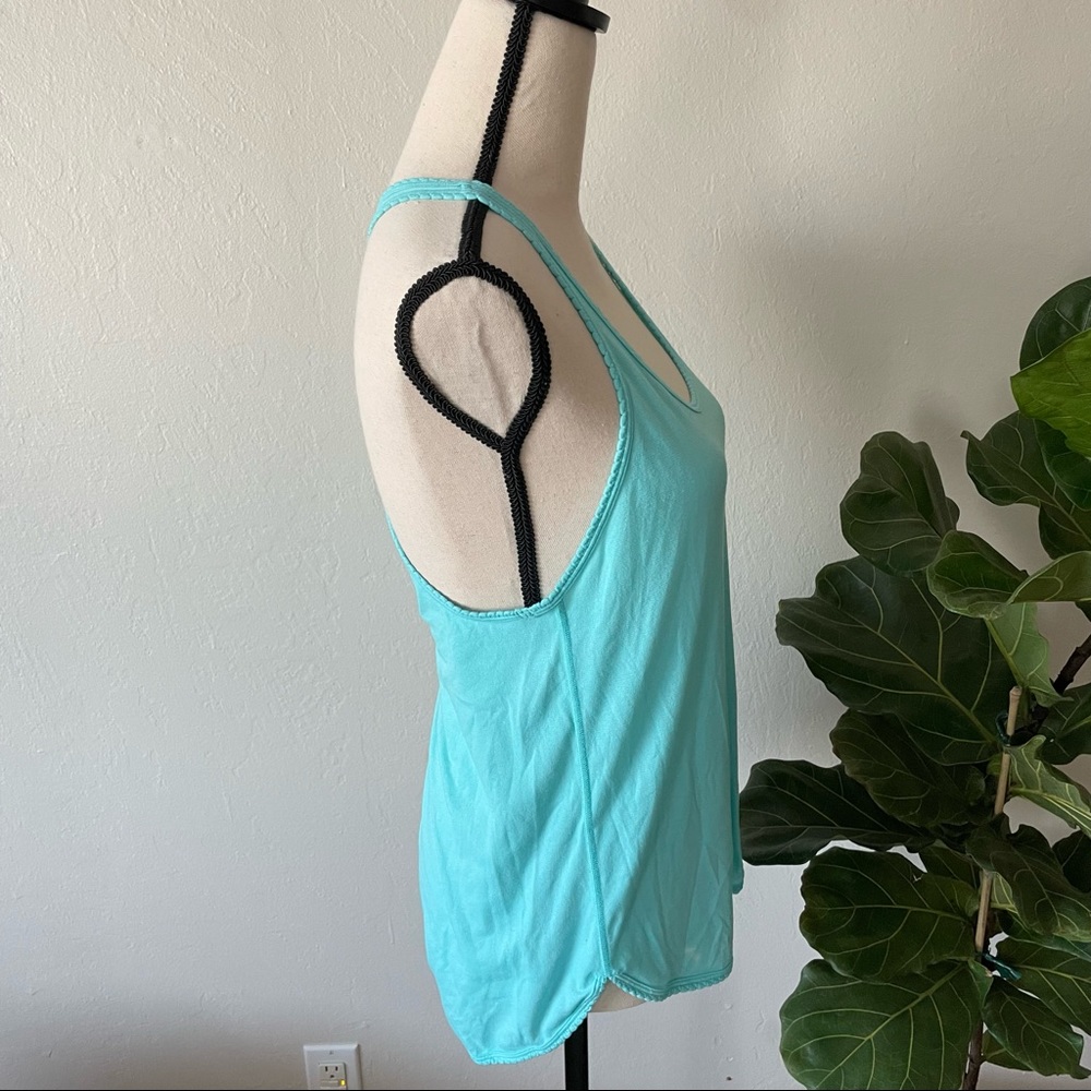 *** LULULEMON Racerback Tank Size 4 *** - Picture 3 of 3